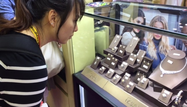 דוכן יהלומים תכשיטים סין