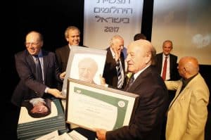 במרכז יצחק ברמן מקבל את אות יקיר תעשיית היהלומים 2017 במרכז יצחק ברמן מקבל את אות יקיר תעשיית היהלומים 2017