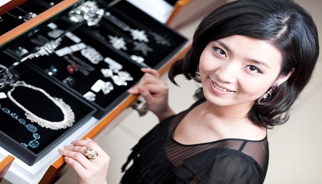 asian woman jewelry art 71