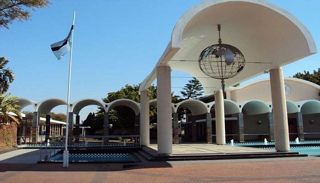 parlamento de botswana 27