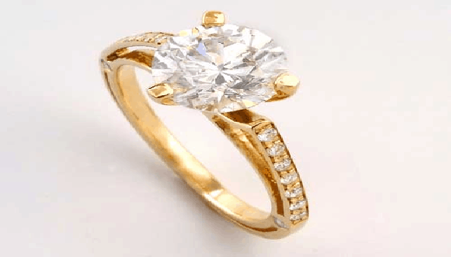 טבעת משובצת יהלום