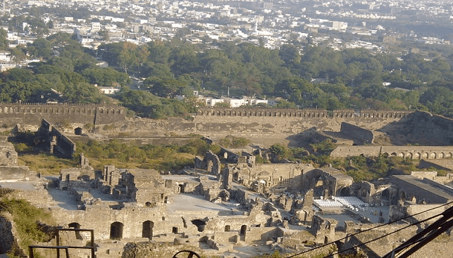 מבצר גולקונדה והעיר המודרנית