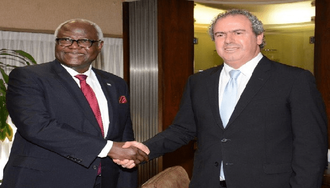 נשיא הבורסה יורם דבש עם נשיא סיירה לאון ארנסט ביי קורומה