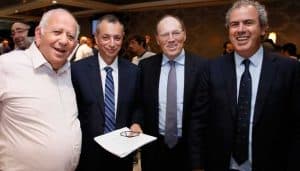 מימן לשמאל: נשיא בורסת היהלומים יורם דבש, יו"ר מכון היהלומים שמואל שניצר, עו"ד שמואל עיני, נשיא התאחדות תעשייני היהלומים קובי קורן מימן לשמאל: נשיא בורסת היהלומים יורם דבש, יו"ר מכון היהלומים שמואל שניצר, עו"ד שמואל עיני, נשיא התאחדות תעשייני היהלומים קובי קורן