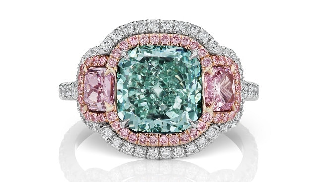 טבעת יהלומים צבעוניים