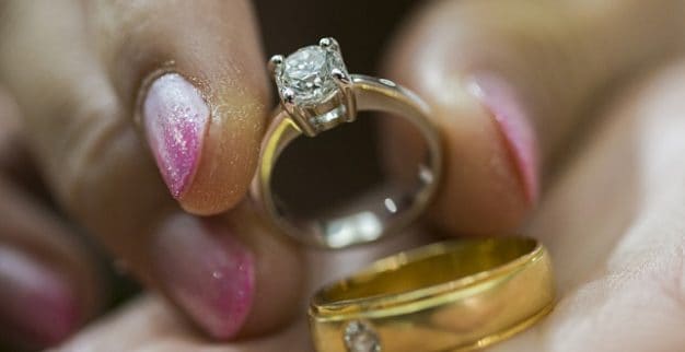 טבעת נישואין זהב יהלומים
