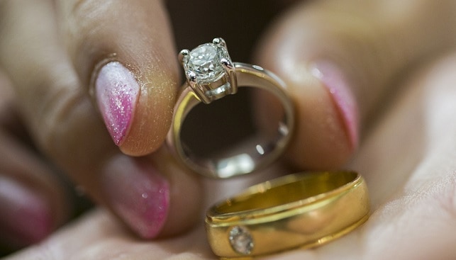 טבעת נישואין זהב יהלומים