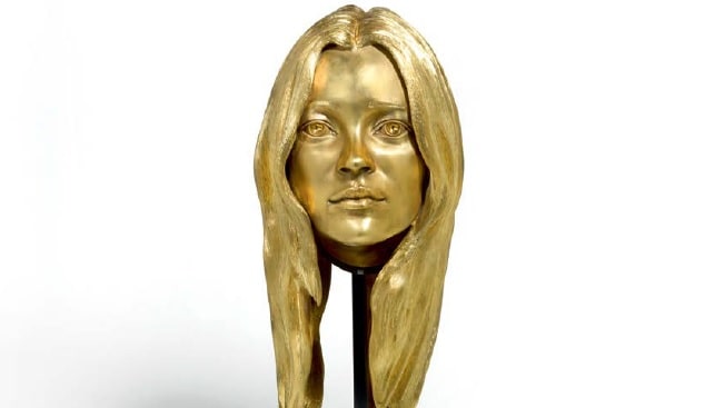 קייט מוס פסל זהב