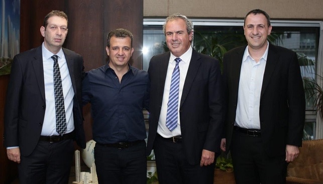 מימין לשמאל: מנכ"ל הבורסה ערן זיני, נשיא הבורסה יורם דבש, ראש העיר ר"ג כרמל שאמה-הכהן, ויו"ר מכון היהלומים בועז מולדבסקי מימין לשמאל: מנכ"ל הבורסה ערן זיני, נשיא הבורסה יורם דבש, ראש העיר ר"ג כרמל שאמה-הכהן, ויו"ר מכון היהלומים בועז מולדבסקי