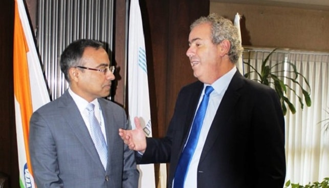 נשיא בורסת היהלומים יורם דבש עם שגריר הודו בישראל