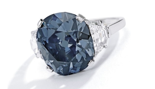 טבעת יהלום כחול סותביס