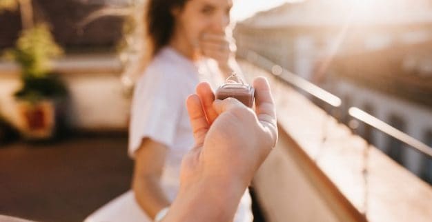 הצעת נישואין טבעת אירוסין יהלום