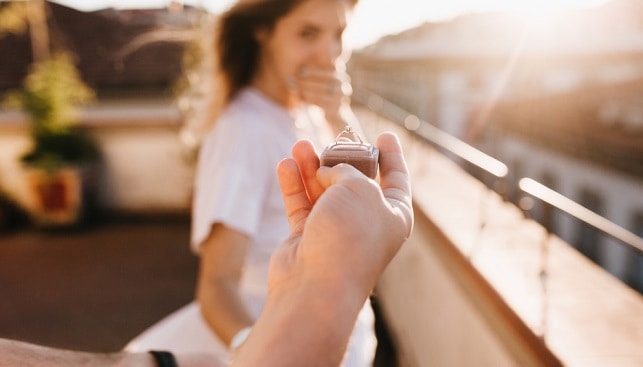 הצעת נישואין טבעת אירוסין יהלום