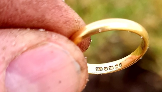 טבעת נישואין אבודה יהלומים