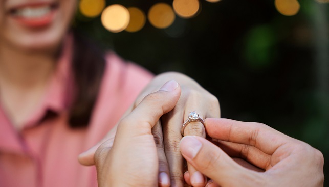 טבעת יהלום אירוסין נישואין
