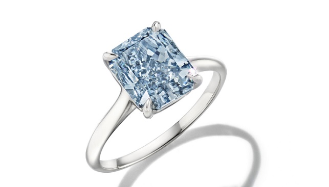 טבעת יהלום כחול כריסטיס