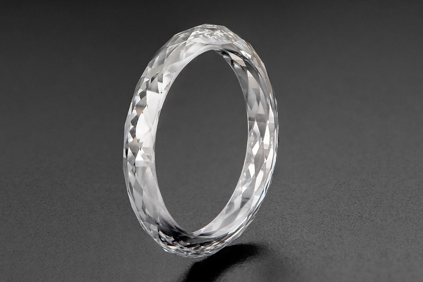 טבעת שעשויה כולה מיהלום מעבדה (GIA)