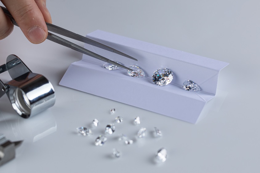 Close,Up,Of,Diamonds,Of,Different,Cuts,And,Sizes,On